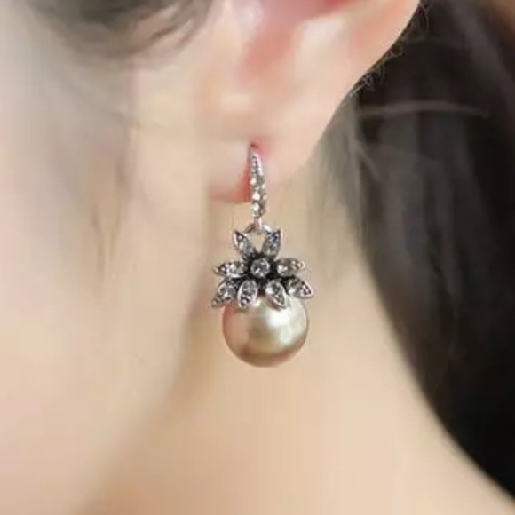 COFFEE PEARL Dangle Earrings Silver/rhinestones - Picture 2 of 3